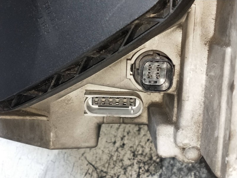 Recambio de faro derecho para mercedes clase s (w220) berlina 500 (220.075) referencia OEM IAM 0301153272  