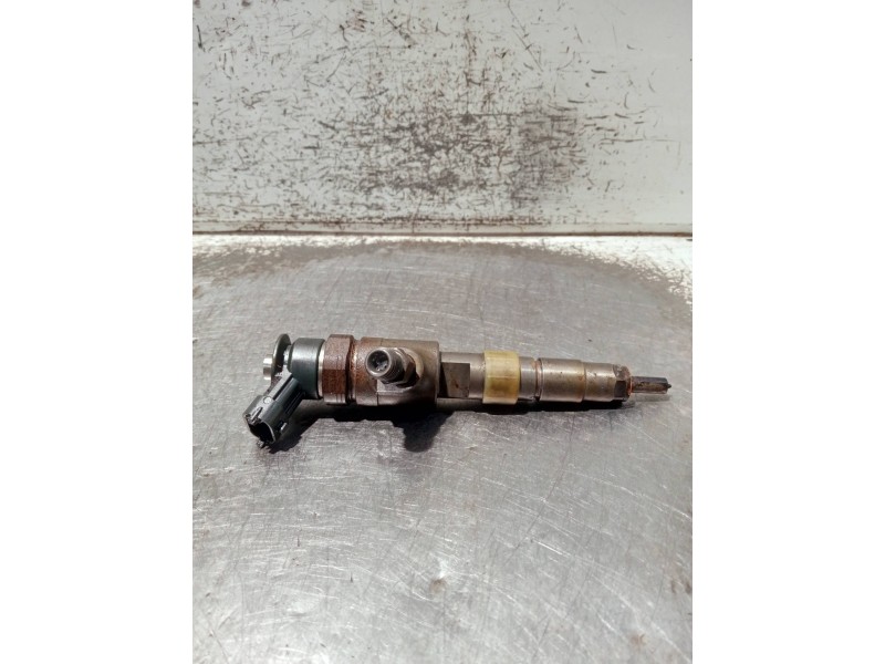 Recambio de inyector para peugeot partner kasten referencia OEM IAM 137227 0445110739 BOSCH