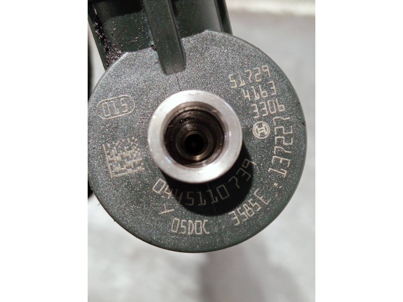 Recambio de inyector para peugeot partner kasten referencia OEM IAM 137227 0445110739 BOSCH