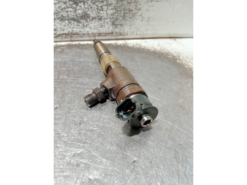 Recambio de inyector para peugeot partner kasten referencia OEM IAM 137227 0445110739 BOSCH