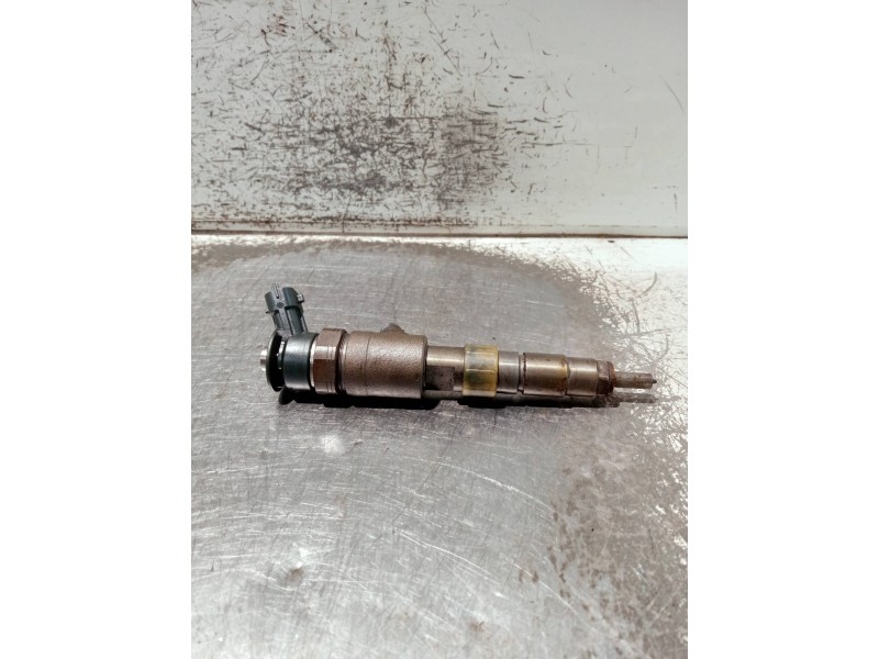 Recambio de inyector para peugeot partner kasten referencia OEM IAM 137227 0445110739 BOSCH