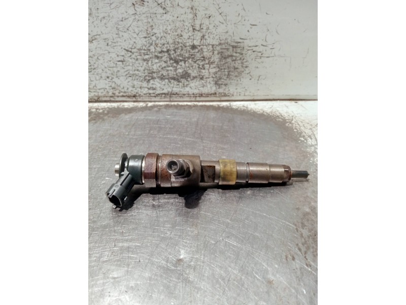 Recambio de inyector para peugeot partner kasten referencia OEM IAM 137227 0445110739 BOSCH