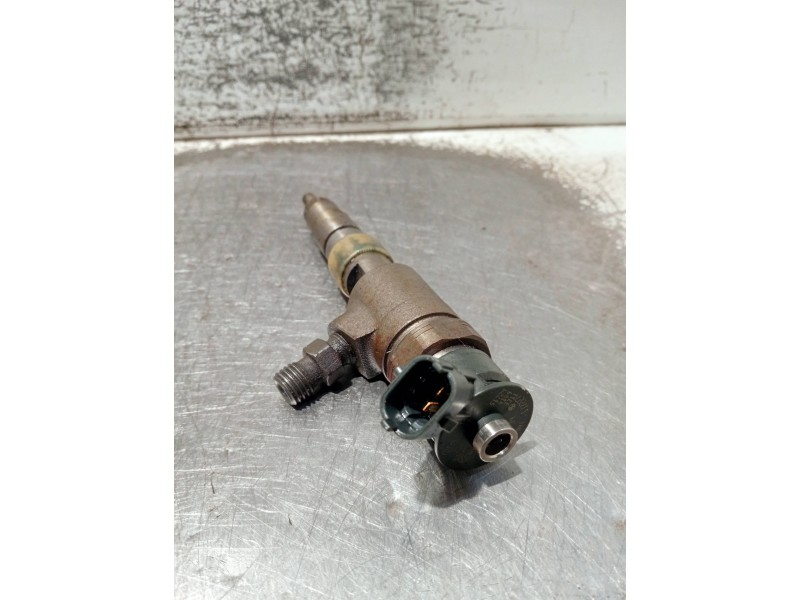 Recambio de inyector para peugeot partner kasten referencia OEM IAM 137227 0445110739 BOSCH