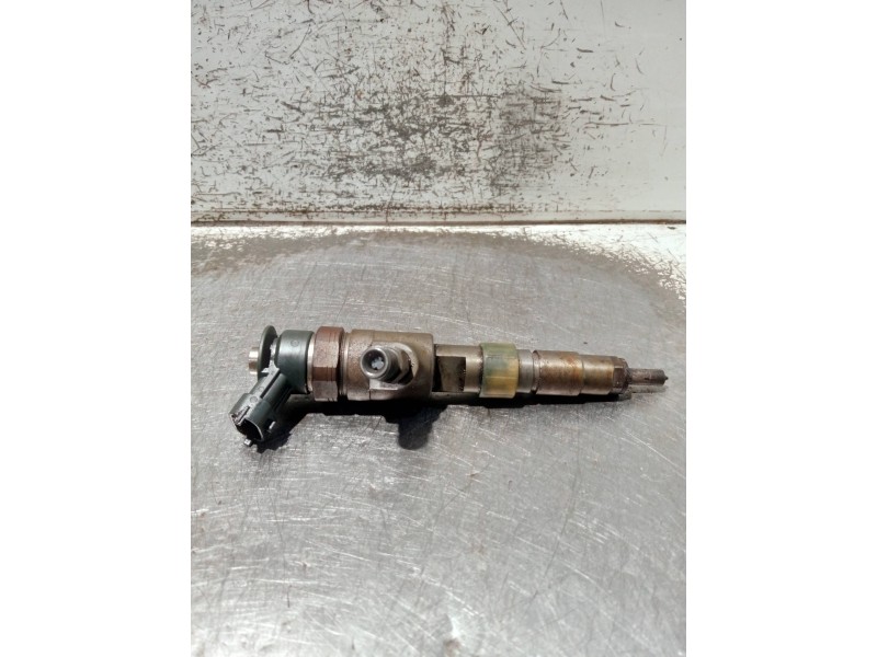 Recambio de inyector para peugeot partner kasten referencia OEM IAM 137227 0445110739 BOSCH