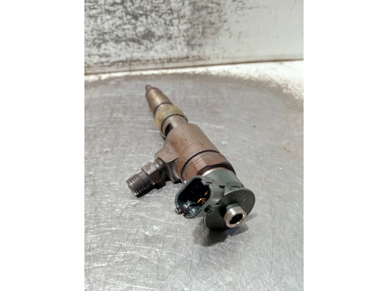 Recambio de inyector para peugeot partner kasten referencia OEM IAM 137227 0445110739 BOSCH
