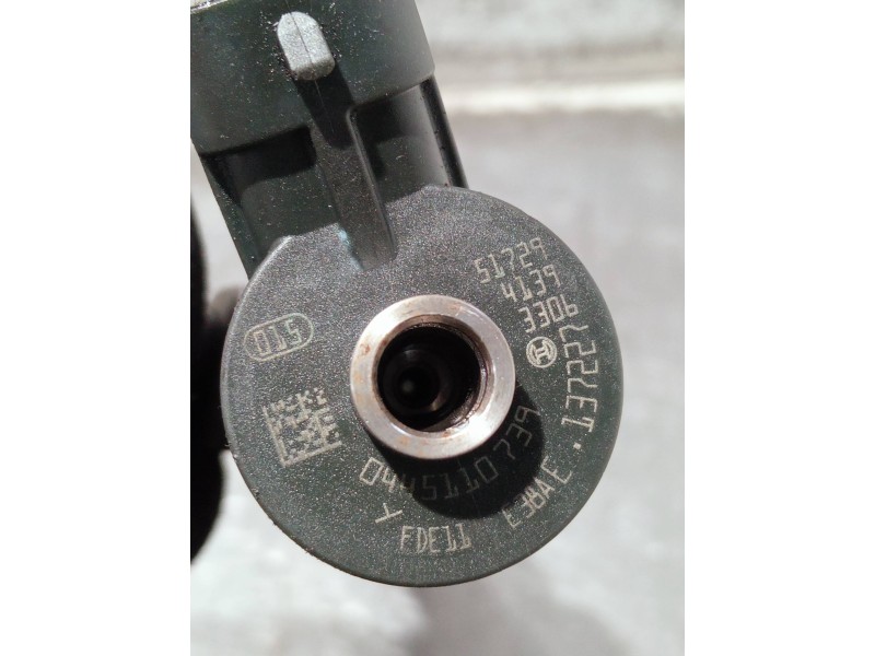 Recambio de inyector para peugeot partner kasten referencia OEM IAM 137227 0445110739 BOSCH