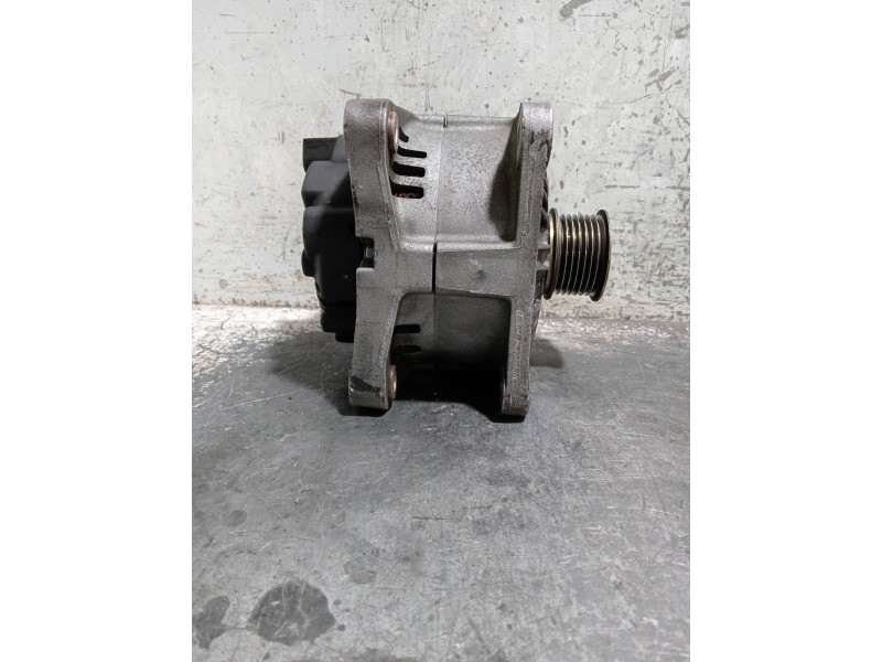 Recambio de alternador para renault megane ii berlina 5p referencia OEM IAM 8200331251  