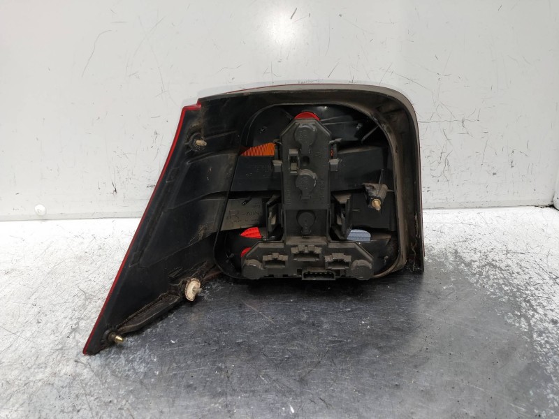 Recambio de piloto trasero izquierdo para volkswagen golf iv berlina (1j1) referencia OEM IAM 1J6945257  