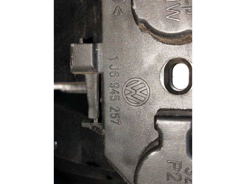 Recambio de piloto trasero izquierdo para volkswagen golf iv berlina (1j1) referencia OEM IAM 1J6945257  