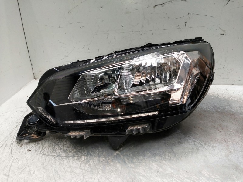 Recambio de faro izquierdo para peugeot 208 (p2) referencia OEM IAM 9823194080 90174682 