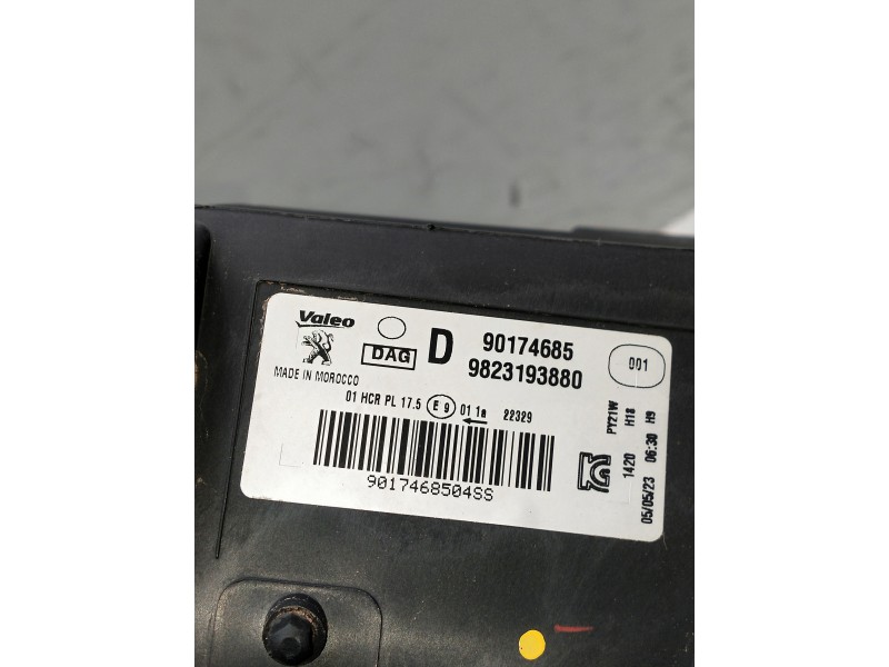 Recambio de faro derecho para peugeot 208 (p2) referencia OEM IAM 9823193880 90174685 