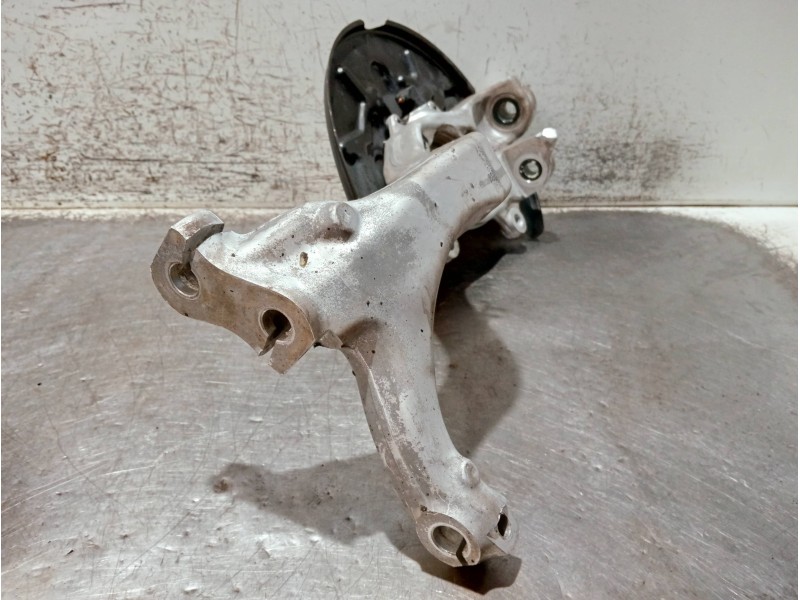 Recambio de mangueta delantera izquierda para audi a4 avant (8e) referencia OEM IAM 8E04072410  