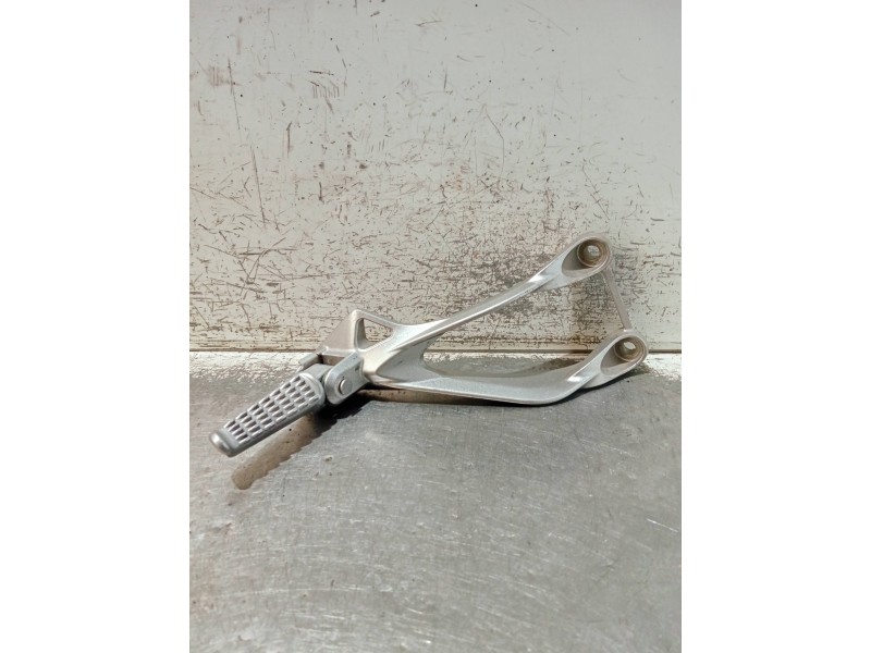 Recambio de estribo para kawasaki ninja zx-6 r/rr referencia OEM IAM ADC30145  TRASERO DERECHO