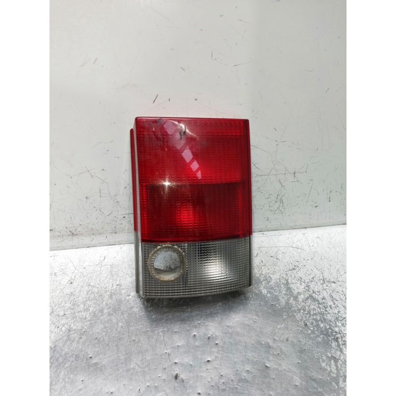 Recambio de piloto trasero derecho interior para audi 80 2.0 i referencia OEM IAM 295002  