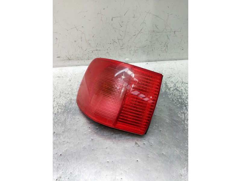 Recambio de piloto trasero izquierdo para audi 80 2.0 i referencia OEM IAM 140343LI  