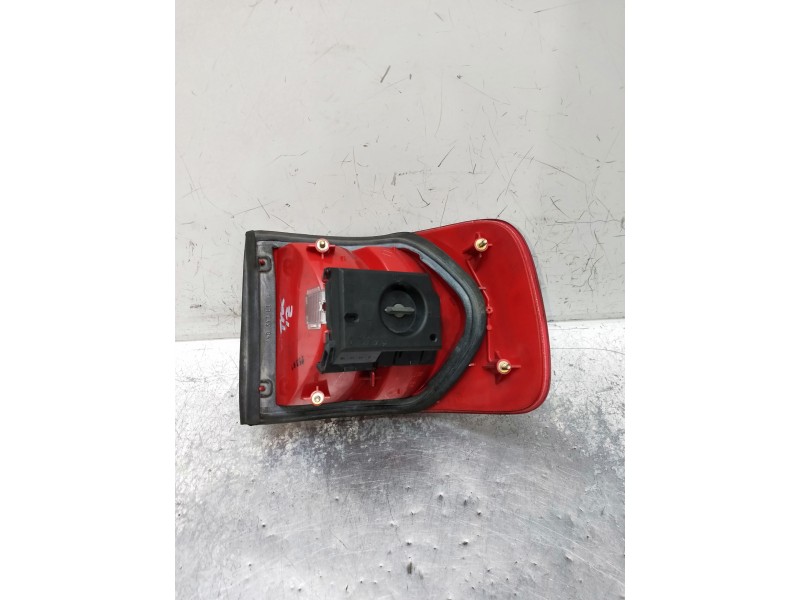 Recambio de piloto trasero izquierdo para audi 80 2.0 i referencia OEM IAM 140343LI  