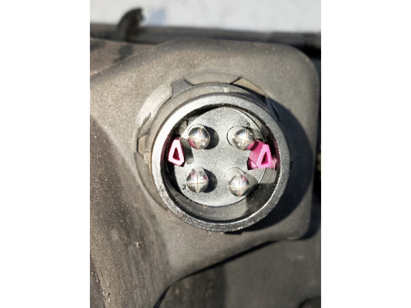 Recambio de faro derecho para audi 80 2.0 i referencia OEM IAM   