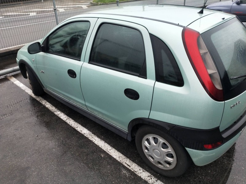 opel corsa c del año 2002