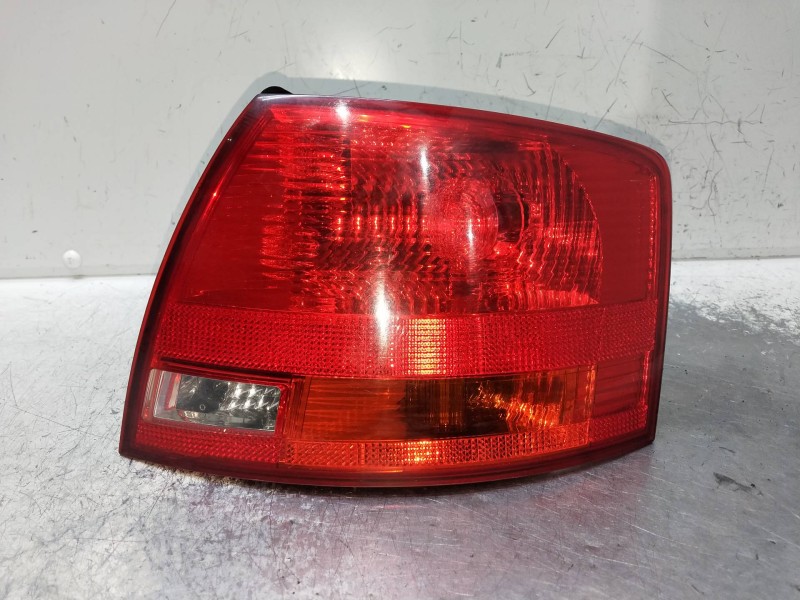 Recambio de piloto trasero derecho para audi a4 avant (8e) referencia OEM IAM 8E9945096E  