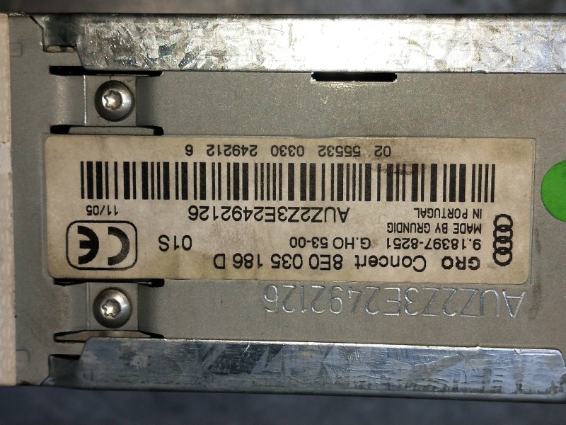Recambio de sistema audio / radio cd para audi a4 avant (8e) referencia OEM IAM 8E0035186D  