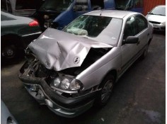 toyota avensis berlina (t 22) del año 1998