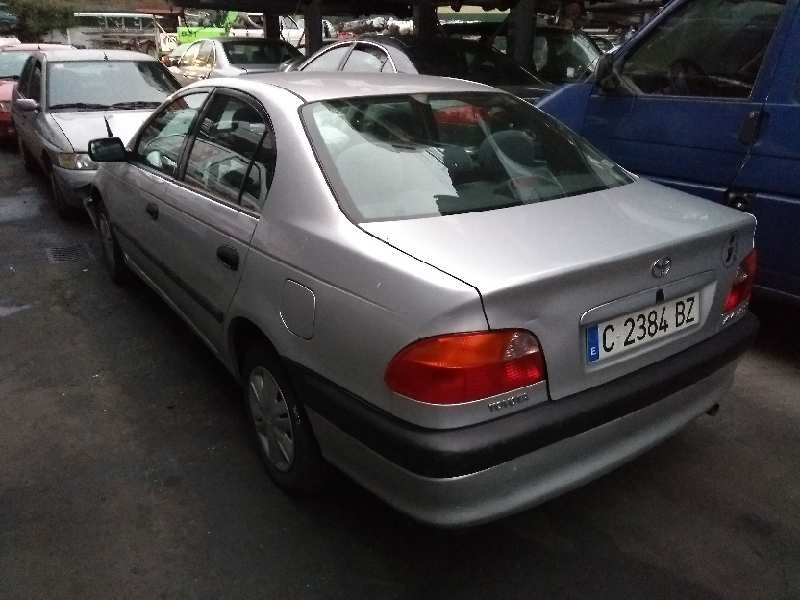 toyota avensis berlina (t 22) del año 1998