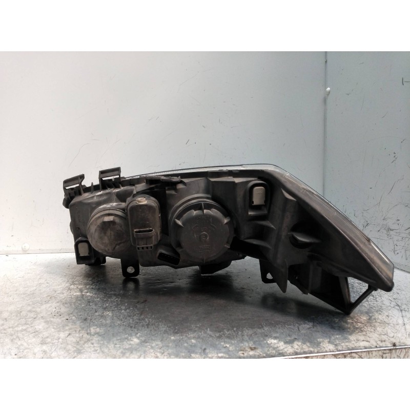 Recambio de faro derecho para renault megane ii berlina 5p referencia OEM IAM 7701064017  