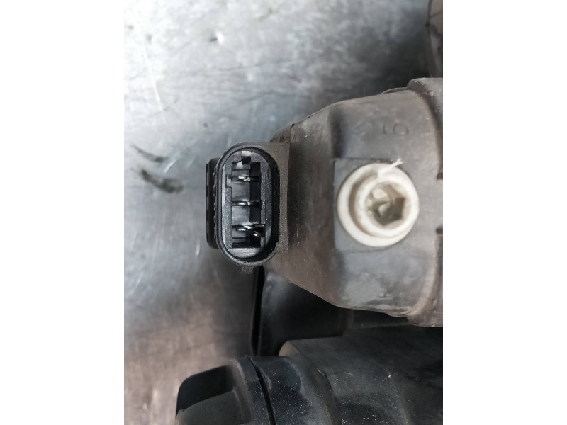 Recambio de faro derecho para renault megane ii berlina 5p referencia OEM IAM 7701064017  