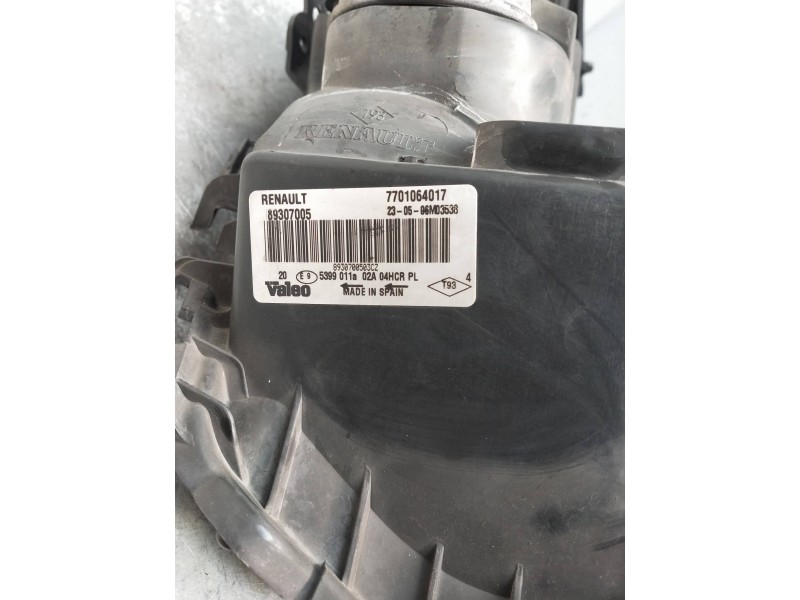 Recambio de faro derecho para renault megane ii berlina 5p referencia OEM IAM 7701064017  