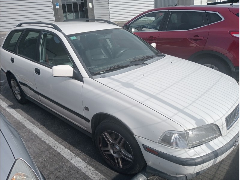 volvo v40 familiar del año 1999