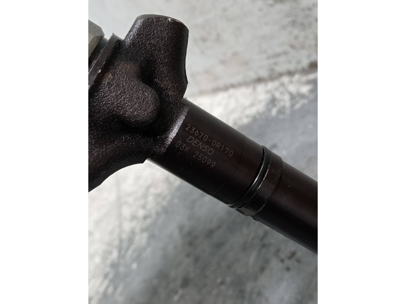 Recambio de inyector para toyota corolla verso (r1) 2.2 d-4d luna referencia OEM IAM 236700R170  DENSO