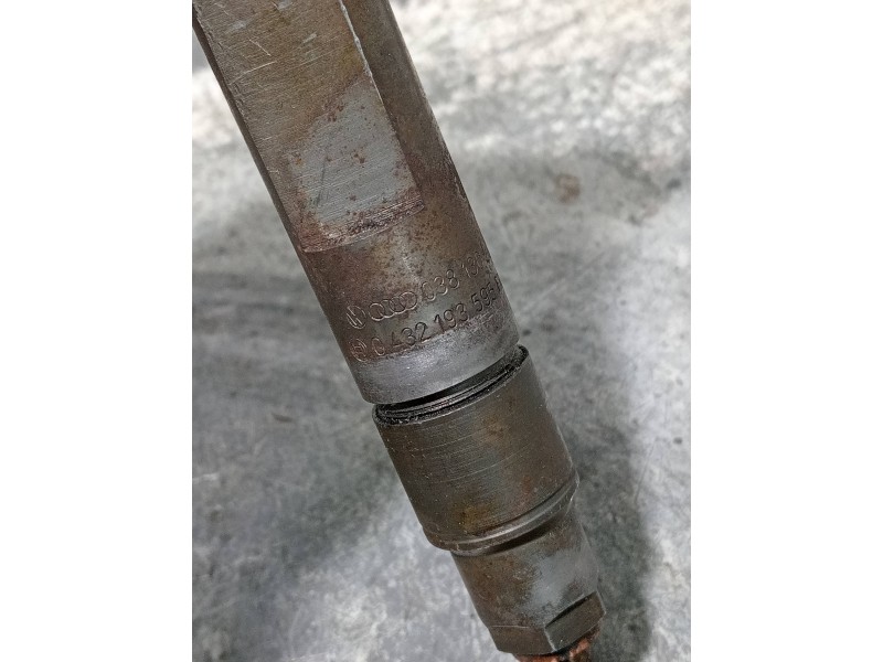 Recambio de inyector para seat leon (1m1) referencia OEM IAM 0432193595 038130202A BOSCH