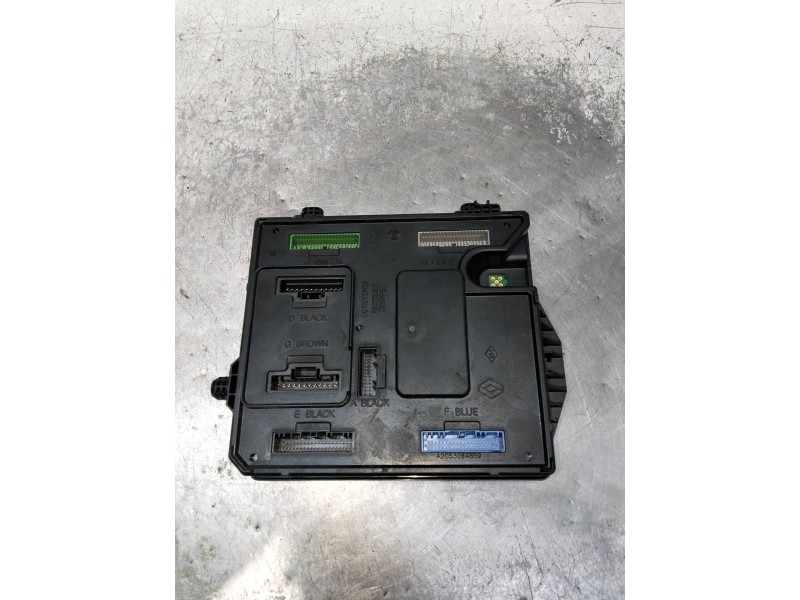 Recambio de caja reles / fusibles para renault megane iii berlina 5 p referencia OEM IAM 284B18853R  