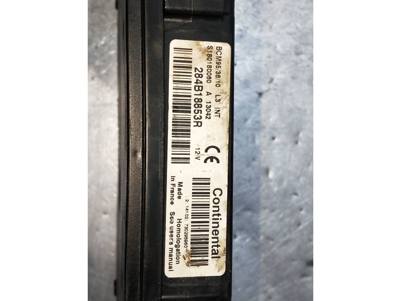 Recambio de caja reles / fusibles para renault megane iii berlina 5 p referencia OEM IAM 284B18853R  