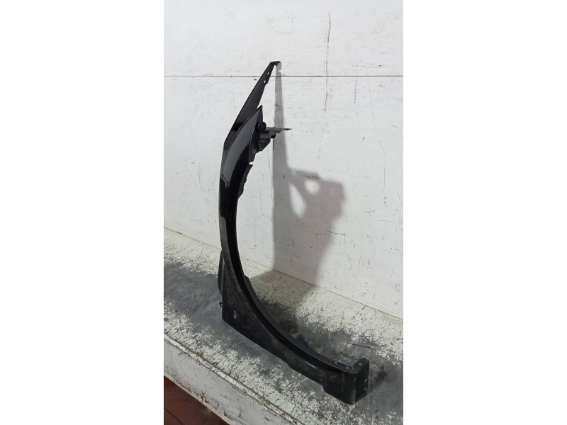 Recambio de aleta delantera derecha para dodge caliber s referencia OEM IAM   
