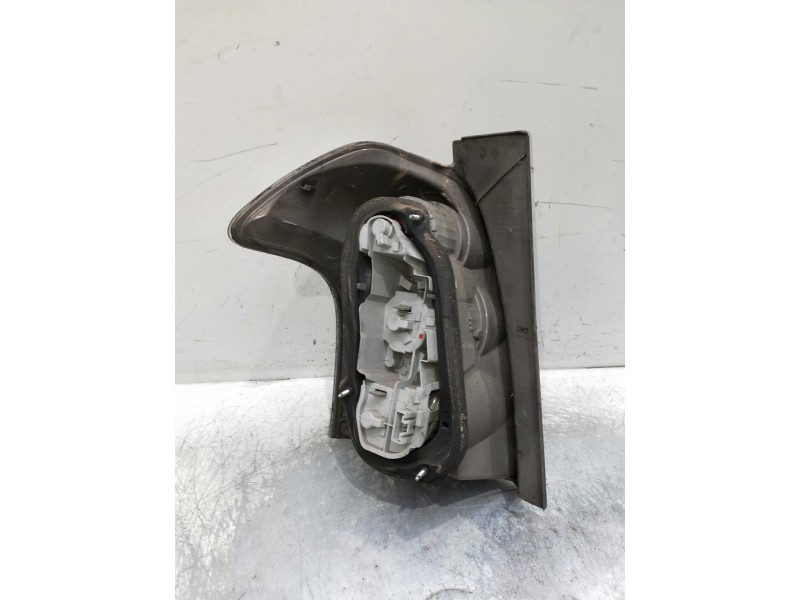 Recambio de piloto trasero derecho para toyota corolla verso (r1) 2.2 d-4d luna referencia OEM IAM   