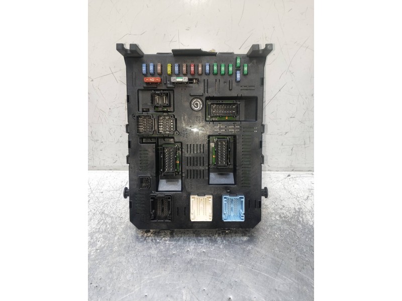 Recambio de caja reles / fusibles para citroen c5 berlina attraction referencia OEM IAM BSI2004H05  