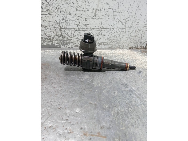 Recambio de inyector para volkswagen golf iv berlina (1j1) referencia OEM IAM 0414720038 038130073AK BOSCH