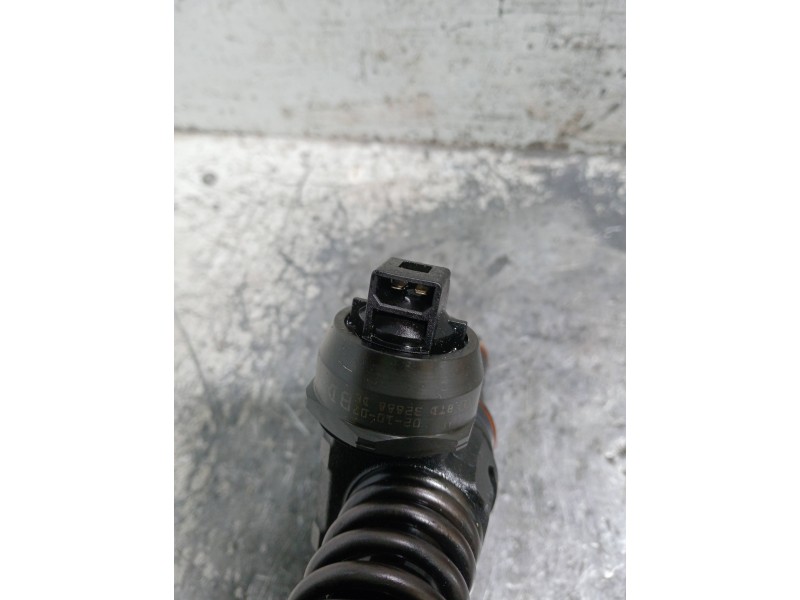Recambio de inyector para volkswagen golf iv berlina (1j1) referencia OEM IAM 0414720038 038130073AK BOSCH