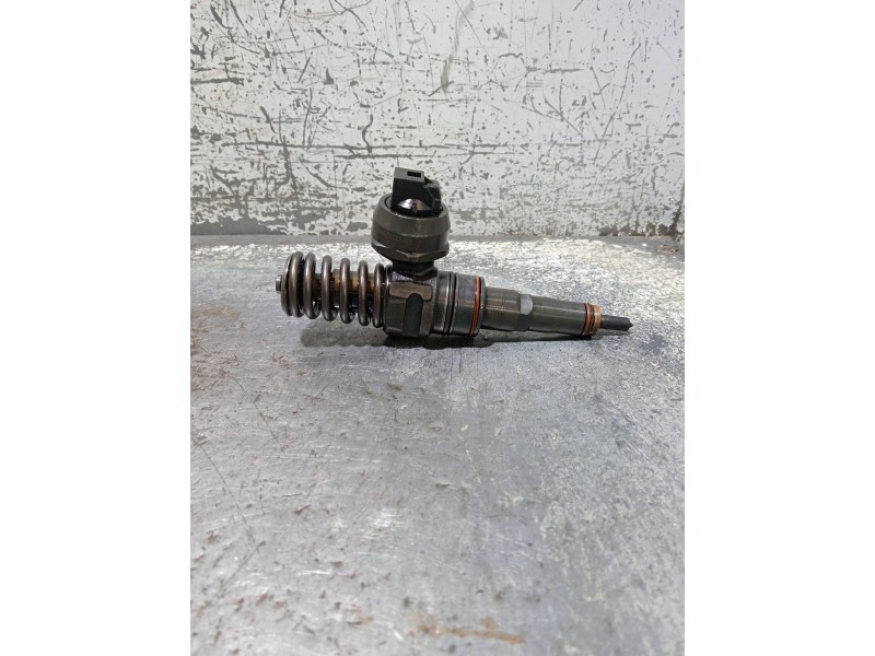Recambio de inyector para volkswagen golf iv berlina (1j1) referencia OEM IAM 0414720038 038130073AK BOSCH