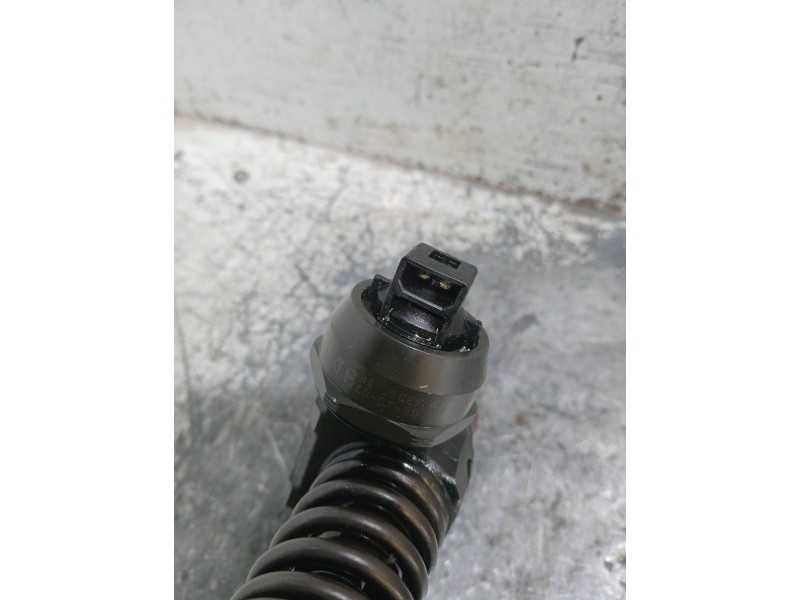 Recambio de inyector para volkswagen golf iv berlina (1j1) referencia OEM IAM 0414720038 038130073AK BOSCH