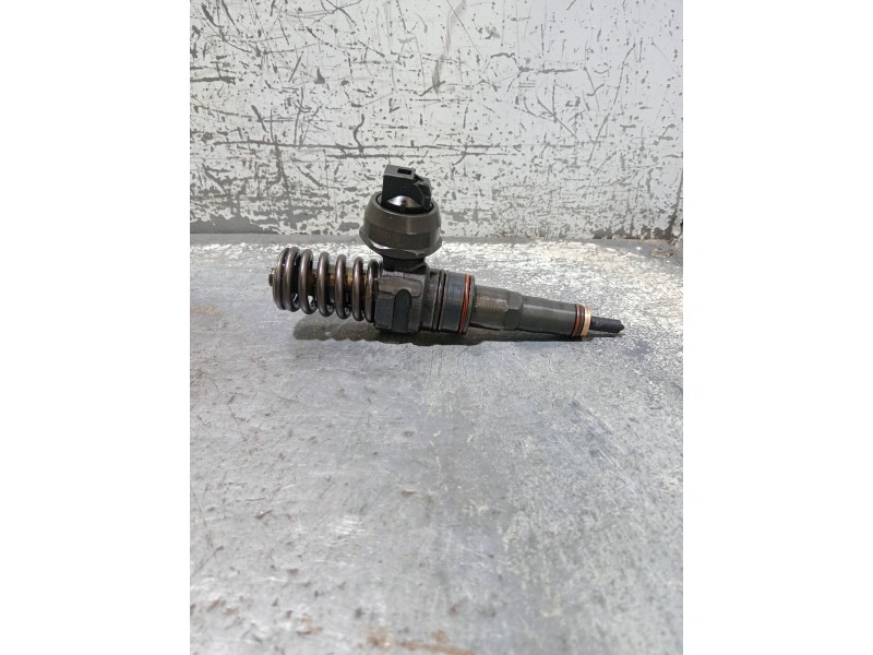 Recambio de inyector para volkswagen golf iv berlina (1j1) referencia OEM IAM 0414720038 038130073AK BOSCH