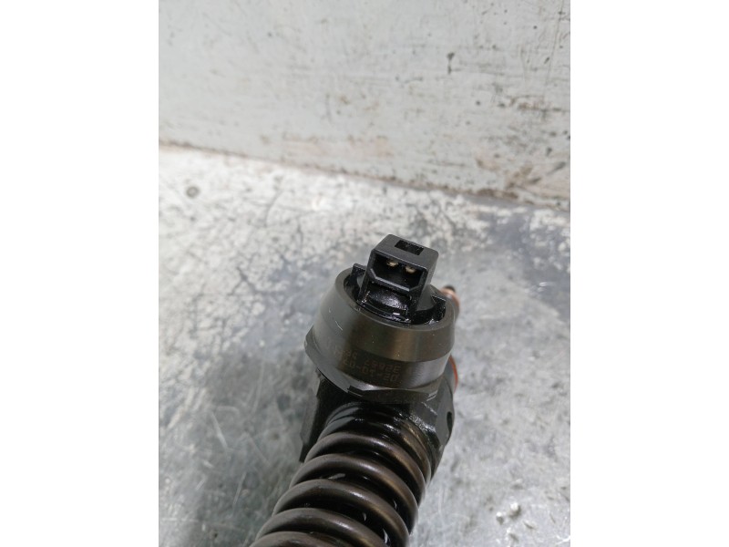 Recambio de inyector para volkswagen golf iv berlina (1j1) referencia OEM IAM 0414720038 038130073AK BOSCH