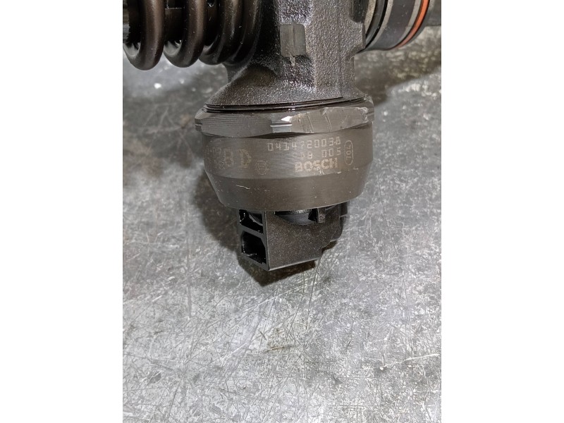 Recambio de inyector para volkswagen golf iv berlina (1j1) referencia OEM IAM 0414720038 038130073AK BOSCH