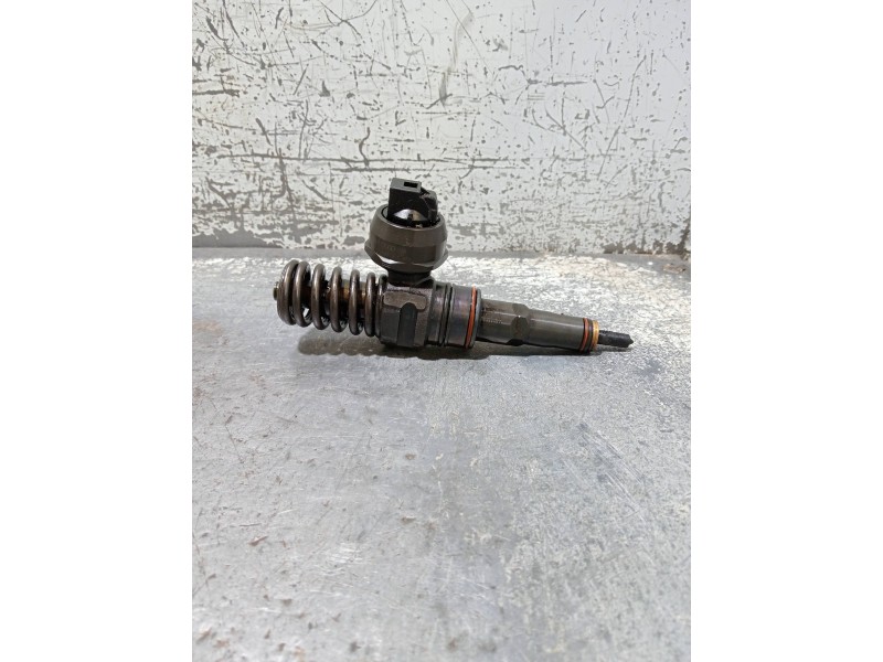 Recambio de inyector para volkswagen golf iv berlina (1j1) referencia OEM IAM 0414720038 038130073AK BOSCH