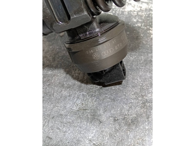 Recambio de inyector para volkswagen golf iv berlina (1j1) referencia OEM IAM 0414720038 038130073AK BOSCH