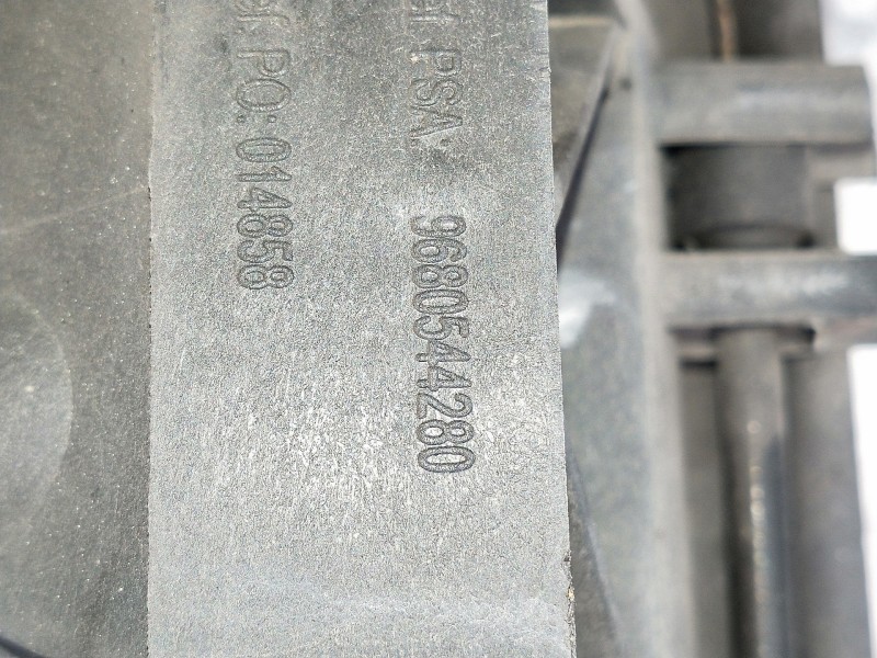 Recambio de panel frontal para peugeot partner kasten referencia OEM IAM 9680544280  