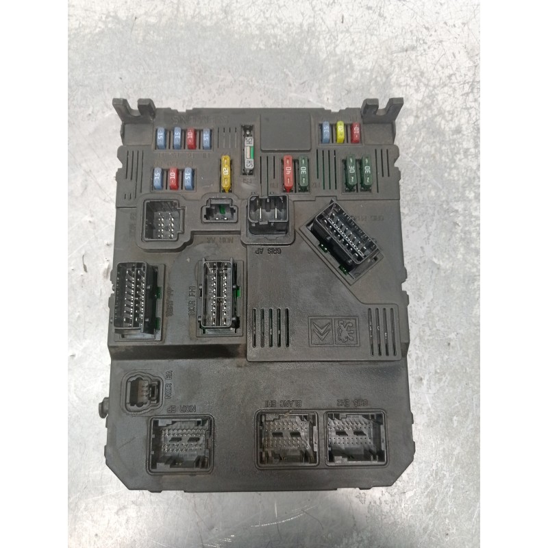 Recambio de caja reles / fusibles para citroen c3 referencia OEM IAM 9652474380  