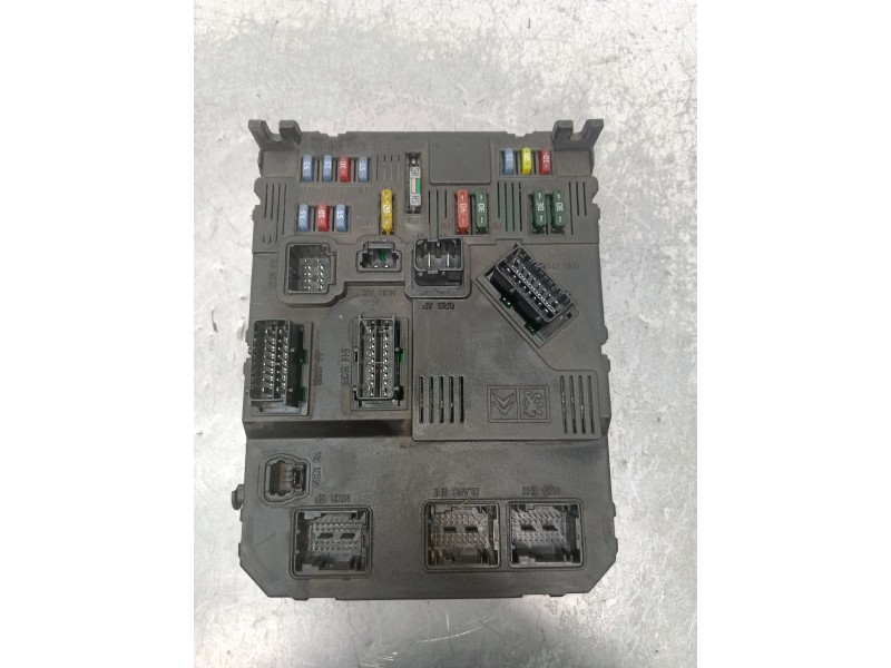 Recambio de caja reles / fusibles para citroen c3 referencia OEM IAM 9652474380  