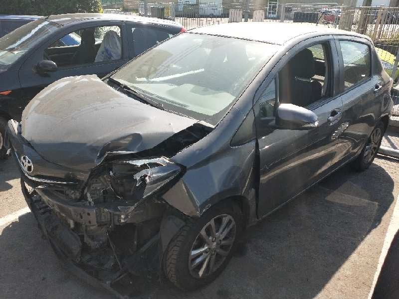 toyota yaris del año 2013